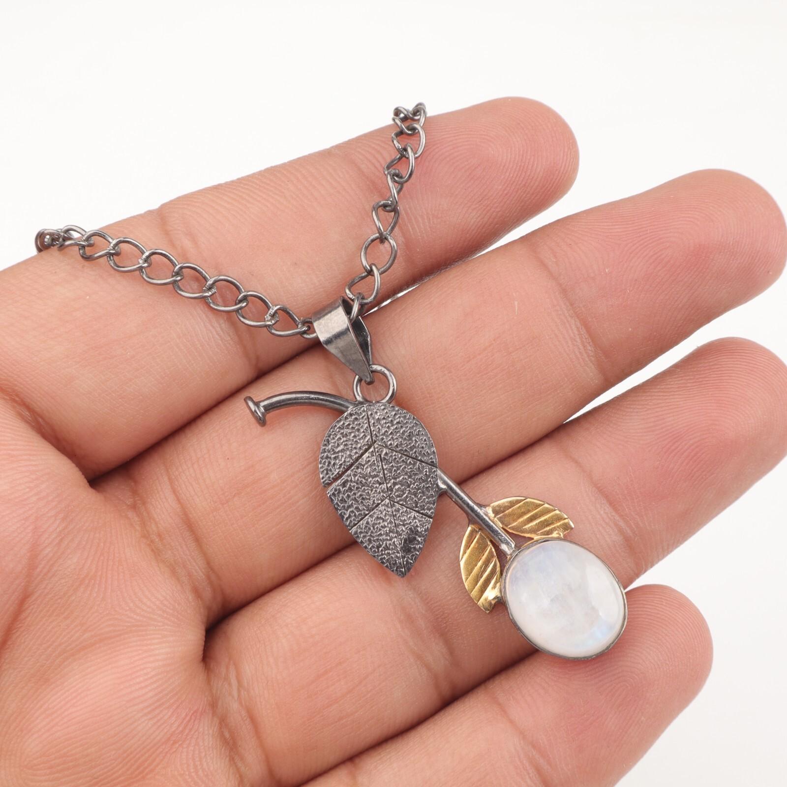 Natural Rainbow Moonstone Gemstone 925 Sterling Silver Handcrafted Pendant 1.69 PP-55-40
Natural Rainbow Moonstone Gemstone 925 Sterling Silver Handcrafted Pendant 1.69 PP-55-40