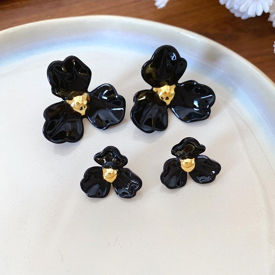 Silver needle dripping oil acrylic flower earrings women s light luxury high-end earrings fashion temperament earrings design sense niche
Silver needle dripping oil acrylic flower earrings women s light luxury high-end earrings fashion temperament earrings design sense niche