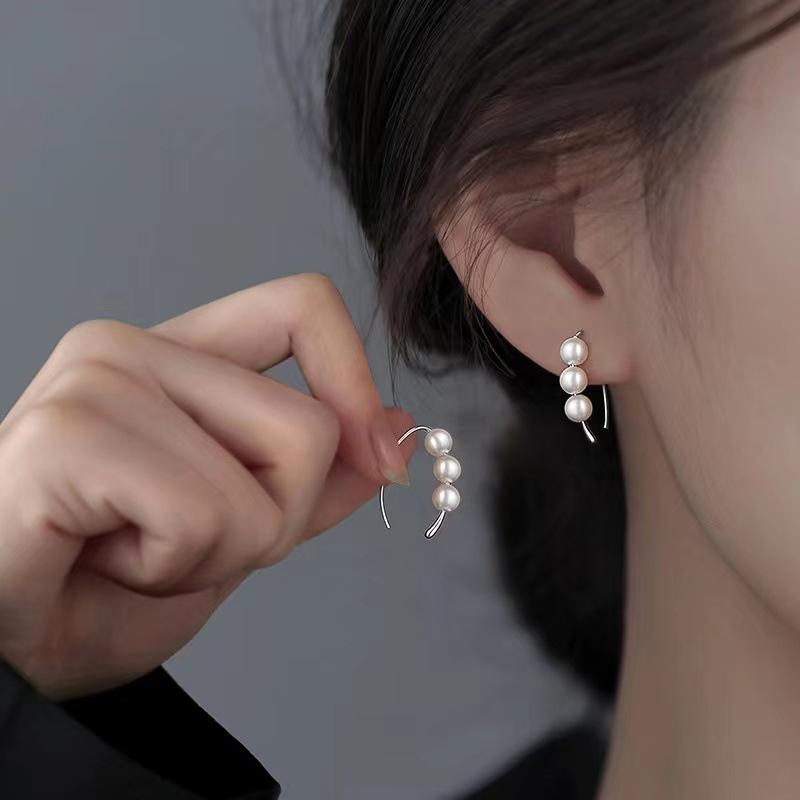 925 Sterling Silver Pearl Stud Earrings - 2024 Trendy High-End, Niche Light Luxury for Women.
925 Sterling Silver Pearl Stud Earrings - 2024 Trendy High-End, Niche Light Luxury for Women.