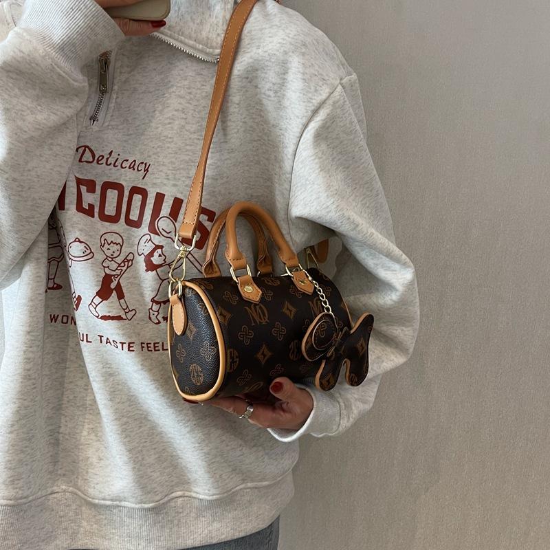 High-value small bag women s 2025 spring new high-end texture shoulder bag portable messenger bag коричневий
High-value small bag women s 2025 spring new high-end texture shoulder bag portable messenger bag коричневий