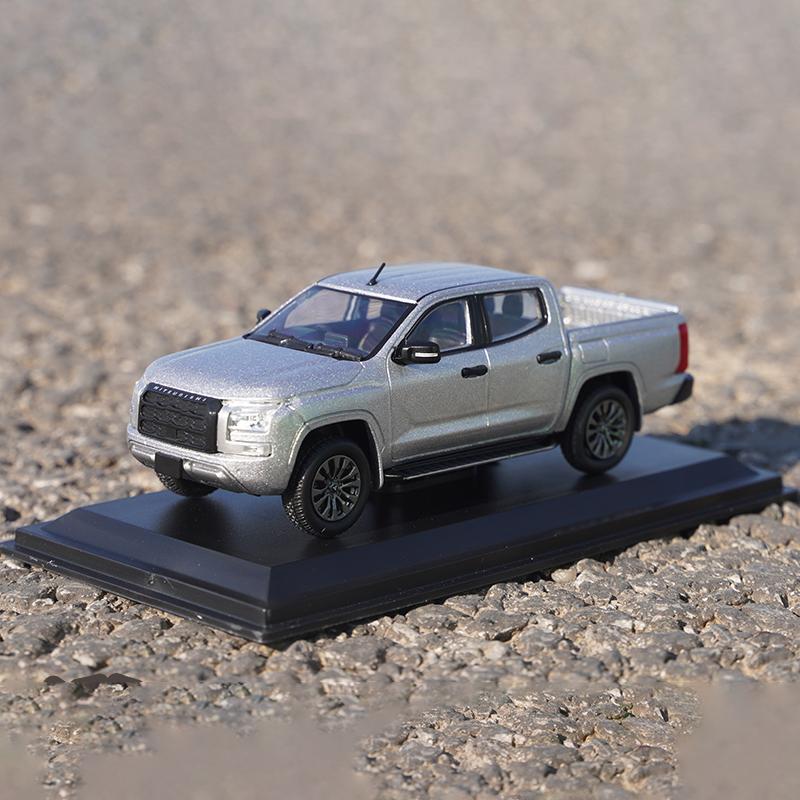 1: 43 Original Factory for Pickup Model MITSUBISHI ALL-NEW TRITON Collection Gift Toy срібний
1: 43 Original Factory for Pickup Model MITSUBISHI ALL-NEW TRITON Collection Gift Toy срібний