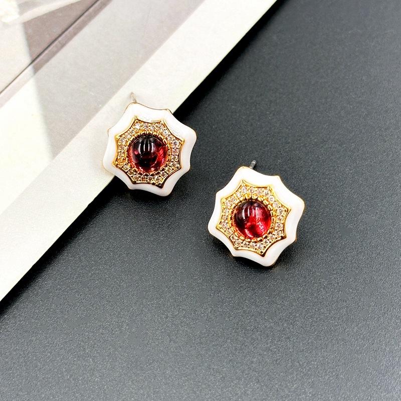 High-End Light Luxury Oil Drop Zircon Stud Earrings Summer Earrings Women
High-End Light Luxury Oil Drop Zircon Stud Earrings Summer Earrings Women