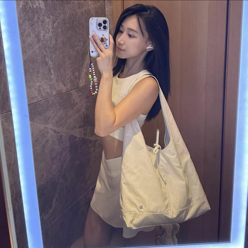 Korean Niche Design French Bow Tie Strap Bag Versatile Large Capacity Single Shoulder Underarm Bag
Korean Niche Design French Bow Tie Strap Bag Versatile Large Capacity Single Shoulder Underarm Bag