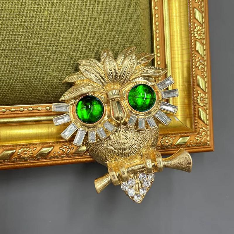 Owl Medieval Retro Jewelry Emerald Fashion Exquisite High-end Accessories Brooch 5.5*7CM
Owl Medieval Retro Jewelry Emerald Fashion Exquisite High-end Accessories Brooch 5.5*7CM