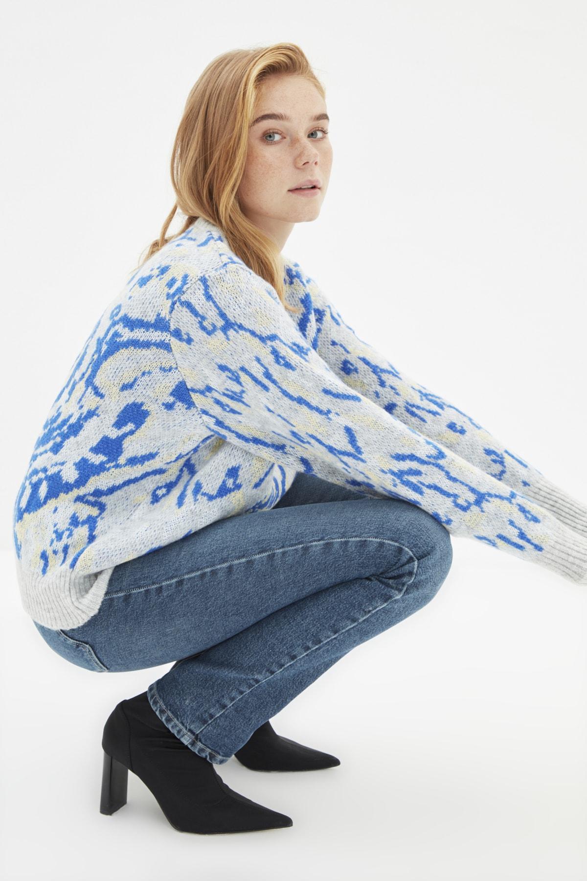 Серый трикотажный свитер с шалевым узором TWOAW21KZ0016
Серый трикотажный свитер с шалевым узором TWOAW21KZ0016