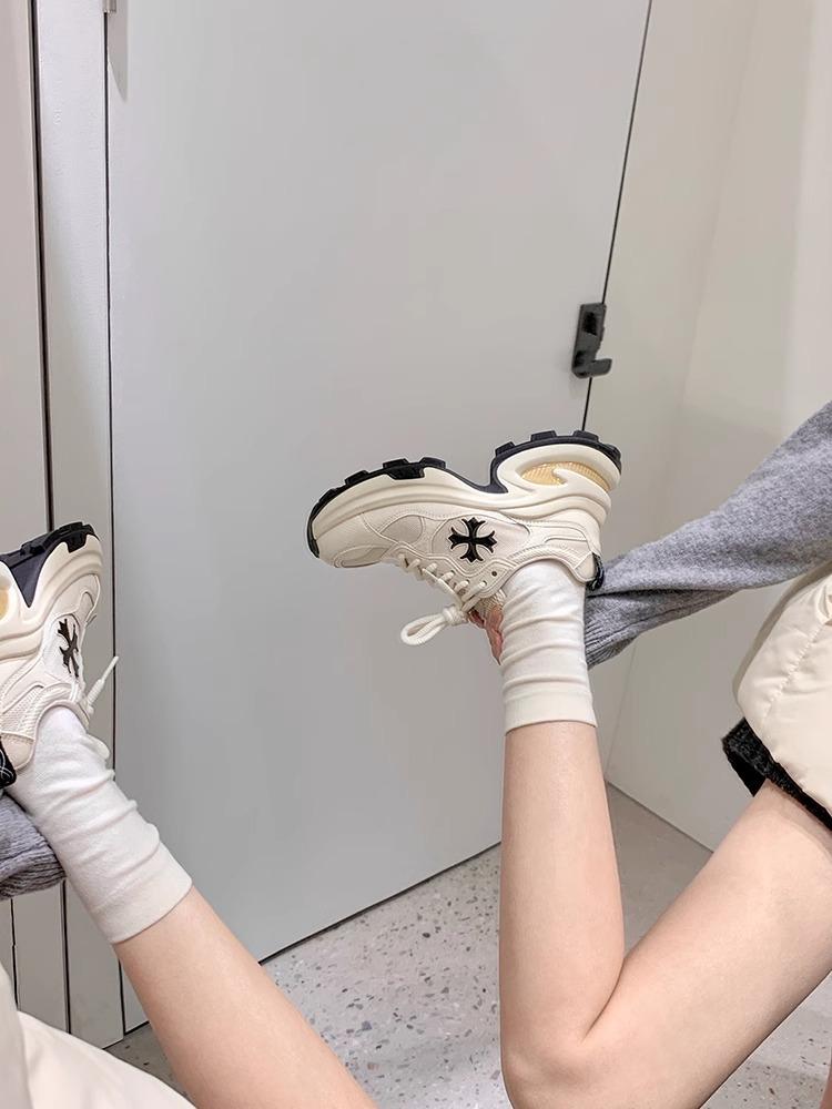 Виноградные кроссовки для мамы, женские спортивные кроссовки на платформе, увеличивающие рост, до 2025 года, модные универсальные, с цветными ремешками, женская обувь genuine leather (heel sticker)
Виноградные кроссовки для мамы, женские спортивные кроссовки на платформе, увеличивающие рост, до 2025 года, модные универсальные, с цветными ремешками, женская обувь genuine leather (heel sticker)