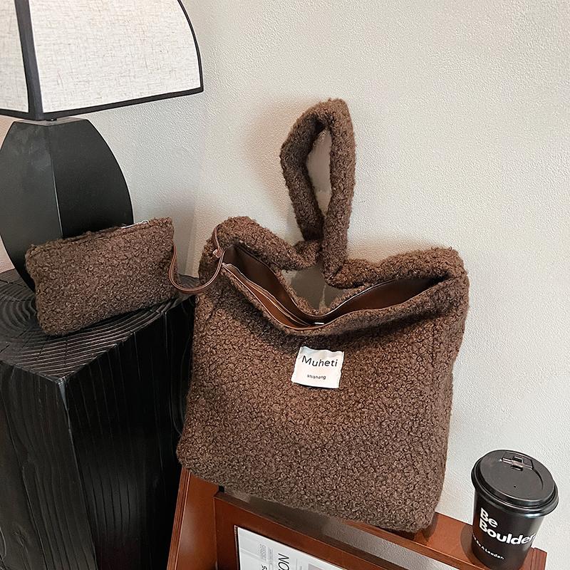 Retro Women s Lamb Wool Handbag Autumn Winter New Large Capacity Plush One Shoulder Bags Casual Versatile Tote Bag Small Purse (20cm<Max Length<30cm) кофейный
Retro Women s Lamb Wool Handbag Autumn Winter New Large Capacity Plush One Shoulder Bags Casual Versatile Tote Bag Small Purse (20cm<Max Length<30cm) кофейный