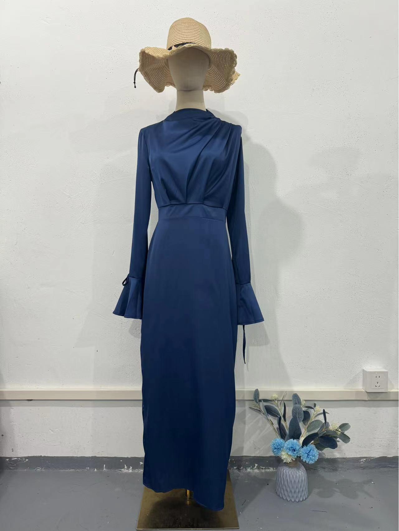 2024 Платье приталенного силуэта из сатина с длинным рукавом и утягивающим бантом на завязках Small темно-синий
2024 Платье приталенного силуэта из сатина с длинным рукавом и утягивающим бантом на завязках Small темно-синий