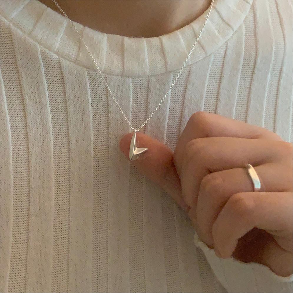 White Copper-Plated Silver V-Shape Necklace - Korean Style, Irregular Design, Simple Cold Style
White Copper-Plated Silver V-Shape Necklace - Korean Style, Irregular Design, Simple Cold Style