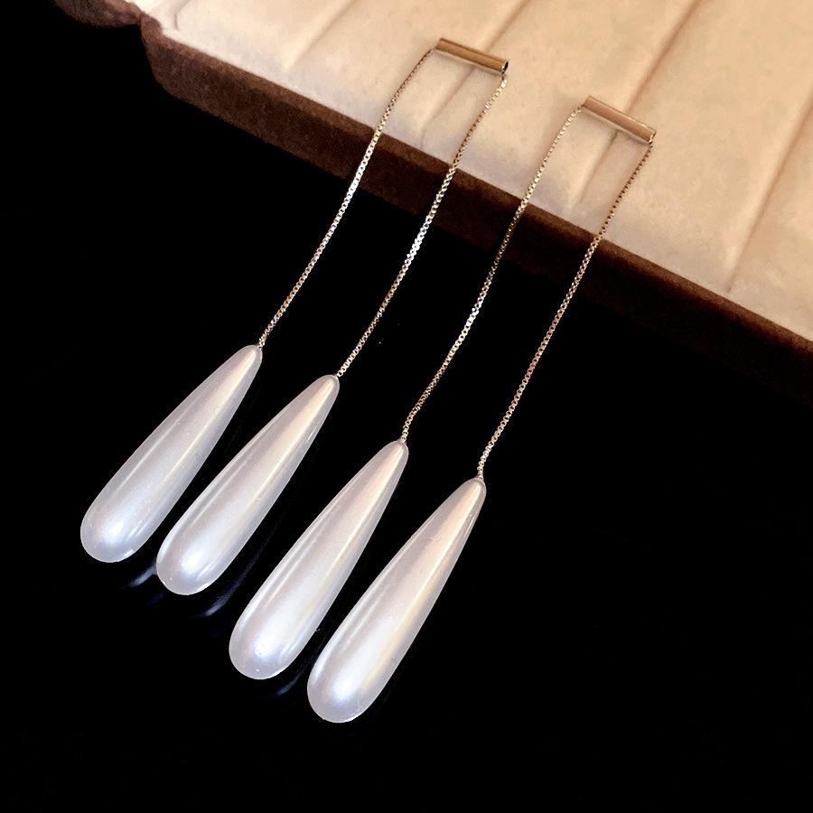 Silver needle pearl water drop pendant earrings light luxury high-end sense simple fashion stud earrings niche design earrings
Silver needle pearl water drop pendant earrings light luxury high-end sense simple fashion stud earrings niche design earrings