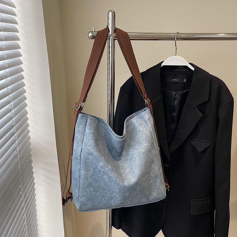 Commuter backpack women s 2025 winter new niche large-capacity shoulder bag popular retro personalized tote bag синий
Commuter backpack women s 2025 winter new niche large-capacity shoulder bag popular retro personalized tote bag синий