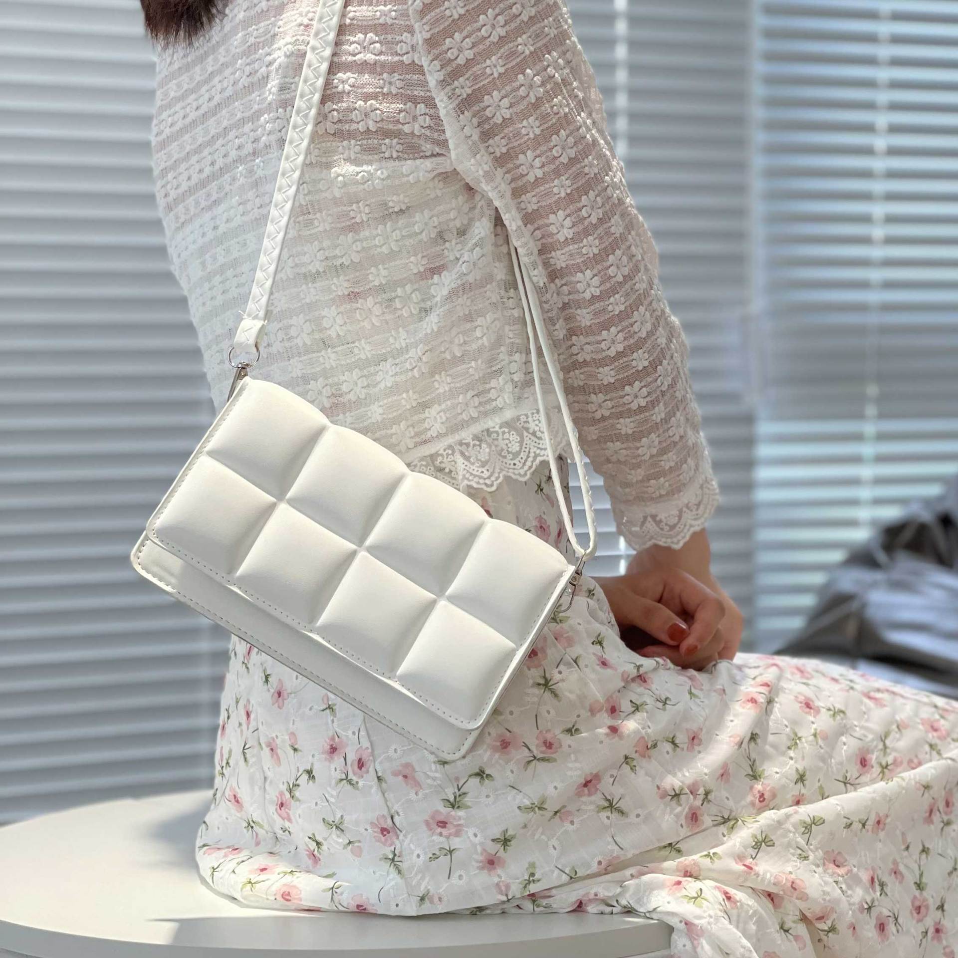 Повседневная цепочка Crossbody Сумки для женщин Мода Простая сумка на плечо Дамы Дизайнерские сумки PU Кожа Сумки Messenger
Повседневная цепочка Crossbody Сумки для женщин Мода Простая сумка на плечо Дамы Дизайнерские сумки PU Кожа Сумки Messenger