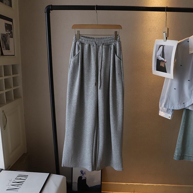 Женские спортивные штаны с высокой талией и широкими штанинами в корейском стиле 2025 года - Универсальные, Повседневные, Прямые One Size
Женские спортивные штаны с высокой талией и широкими штанинами в корейском стиле 2025 года - Универсальные, Повседневные, Прямые One Size