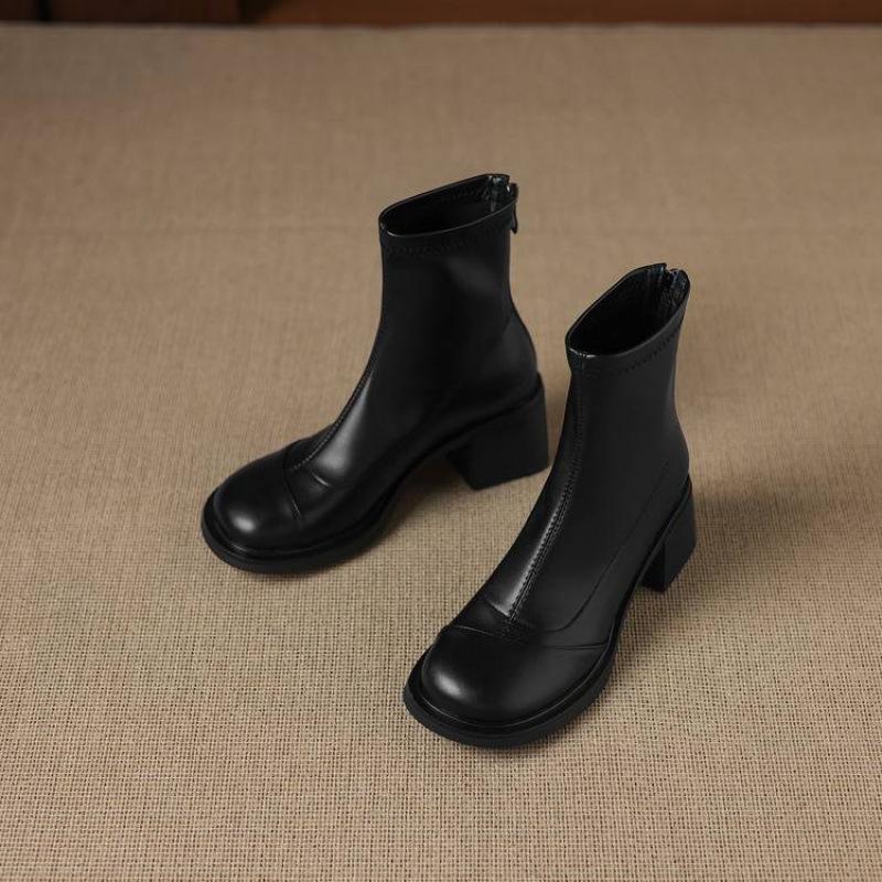 Корейская версия кожаных ботинок Мартин однотонного цвета на среднем каблуке, новые ботинки на квадратном каблуке с круглым носком, кожаные ботинки с задней молнией, мягкая подошва, большой размер, средний 39
Корейская версия кожаных ботинок Мартин однотонного цвета на среднем каблуке, новые ботинки на квадратном каблуке с круглым носком, кожаные ботинки с задней молнией, мягкая подошва, большой размер, средний 39