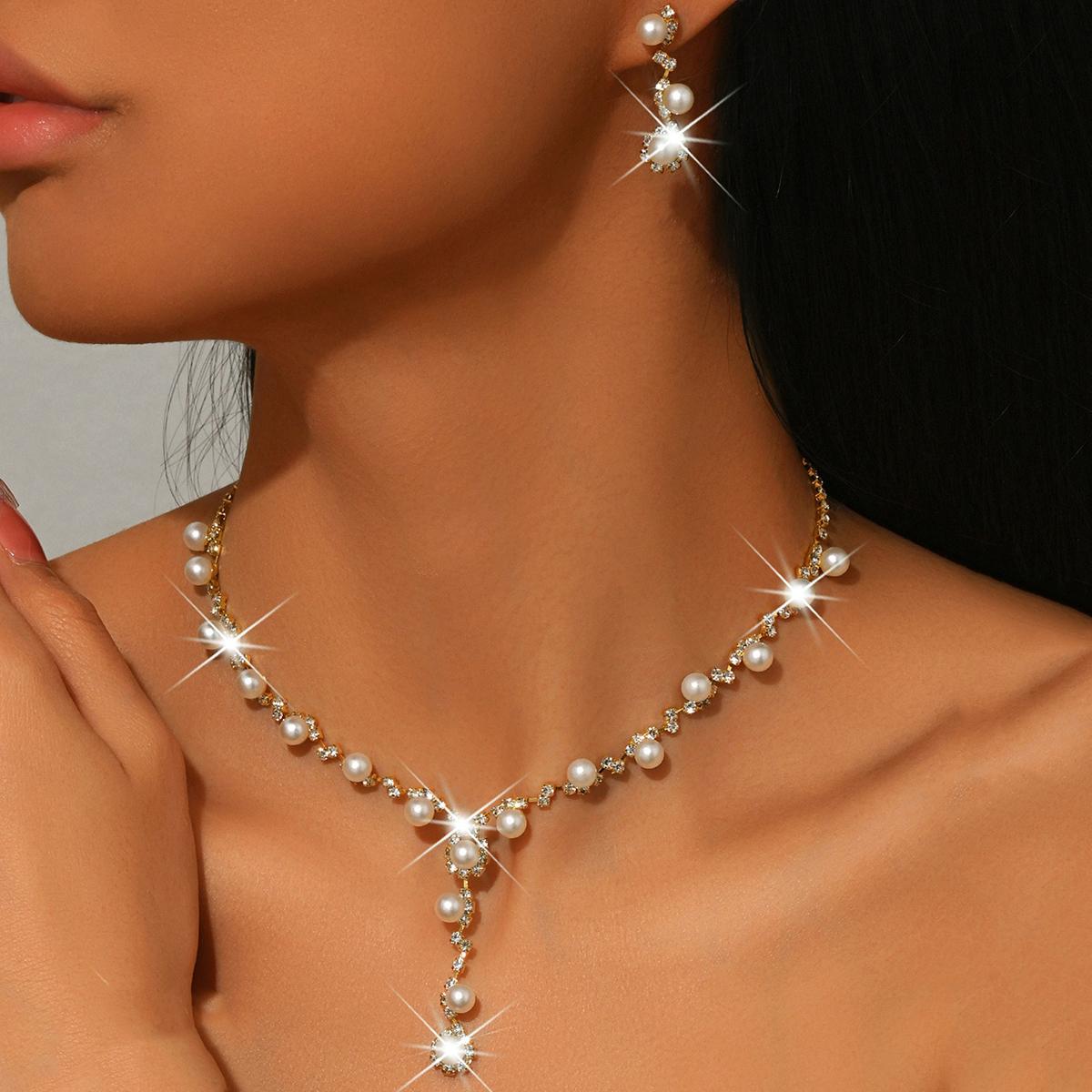 3/4pcs Sweet Elegant Style Imitation Zircon Inlaid Women s Necklace Earrings Bracelet Set Wedding Party Dress Fashion Accessories 44cm
3/4pcs Sweet Elegant Style Imitation Zircon Inlaid Women s Necklace Earrings Bracelet Set Wedding Party Dress Fashion Accessories 44cm