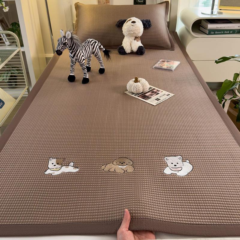 Cartoon Embroidered Ice Silk Cooling Mat 3-Piece Set, Soft Washable Summer Sheet for Dorm Bedroom, Multiple Sizes Ideal for Hot Summer Days Sheet 0.9x2m+1 Pillowcase
Cartoon Embroidered Ice Silk Cooling Mat 3-Piece Set, Soft Washable Summer Sheet for Dorm Bedroom, Multiple Sizes Ideal for Hot Summer Days Sheet 0.9x2m+1 Pillowcase