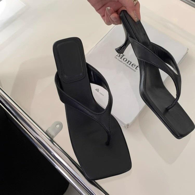 Summer new French high-heeled cat and flip-flops with skirt sandals women s square head stiletto beach shoes 35
Summer new French high-heeled cat and flip-flops with skirt sandals women s square head stiletto beach shoes 35