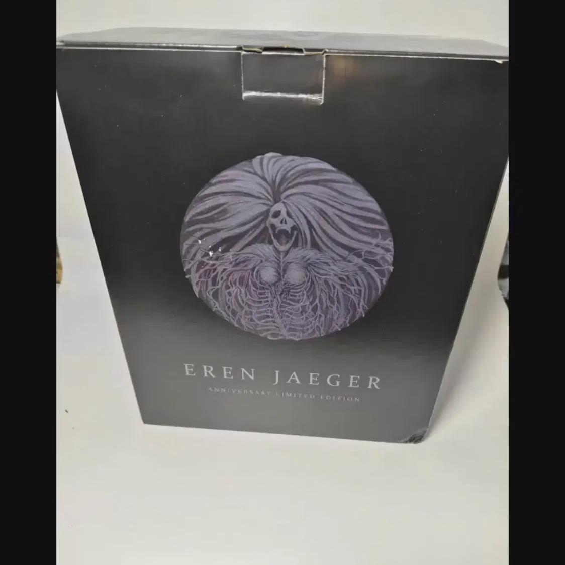 Attack On Titan Eren 30cm Double Head
Attack On Titan Eren 30cm Double Head