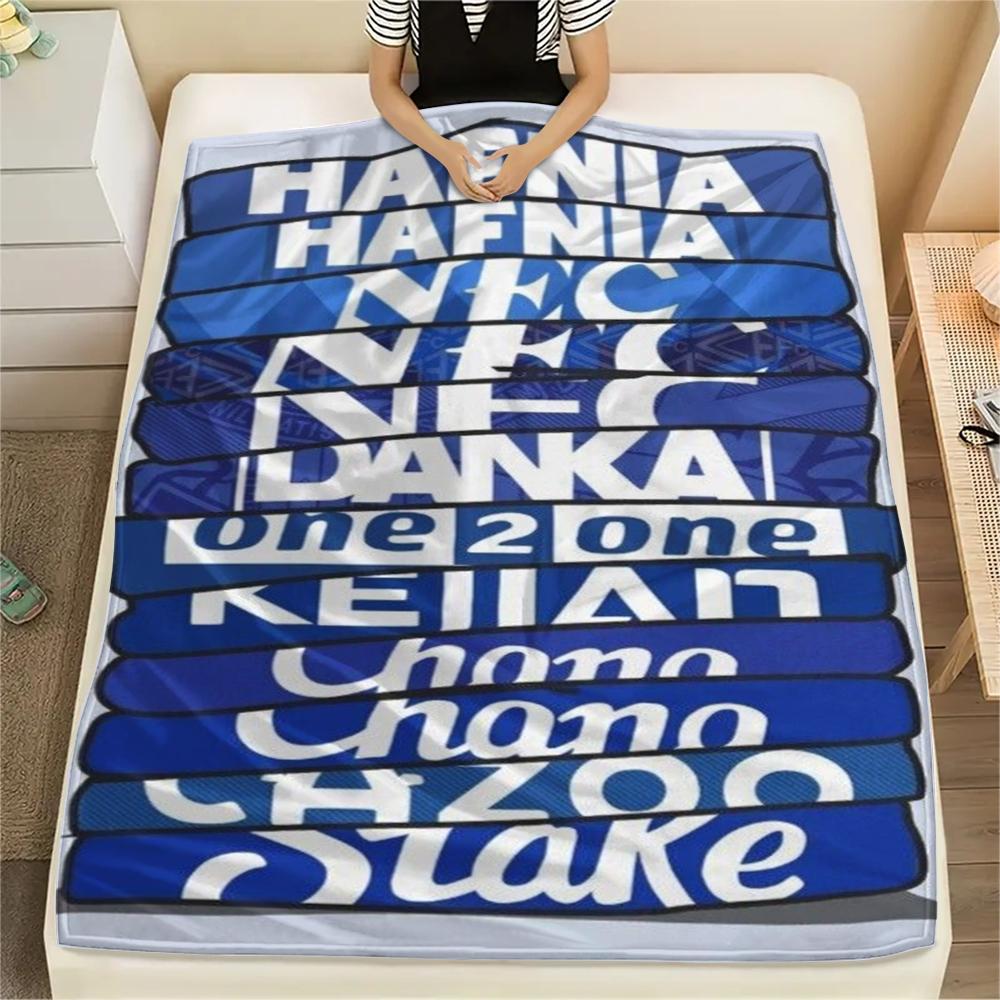 1pc Everton FC Print Flannel Blanket, High quality Comfortable for All Seasons, Home Decor, Warmth and Comfort, Perfect for Christmas Gifts39 80cm x 120cm
1pc Everton FC Print Flannel Blanket, High quality Comfortable for All Seasons, Home Decor, Warmth and Comfort, Perfect for Christmas Gifts39 80cm x 120cm