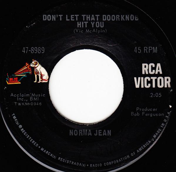 7inch Record NORMA JEAN - Don t Let That Doorknob Hit You / C 478989 RCA Victor 1966 US Folk Used
7inch Record NORMA JEAN - Don t Let That Doorknob Hit You / C 478989 RCA Victor 1966 US Folk Used