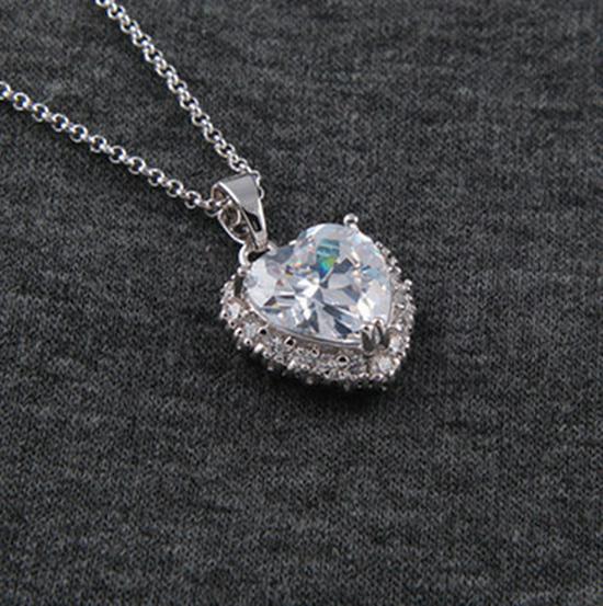 Heart of the Ocean Gold-Plated Crystal Titanic Pendant Necklace for Women
Heart of the Ocean Gold-Plated Crystal Titanic Pendant Necklace for Women