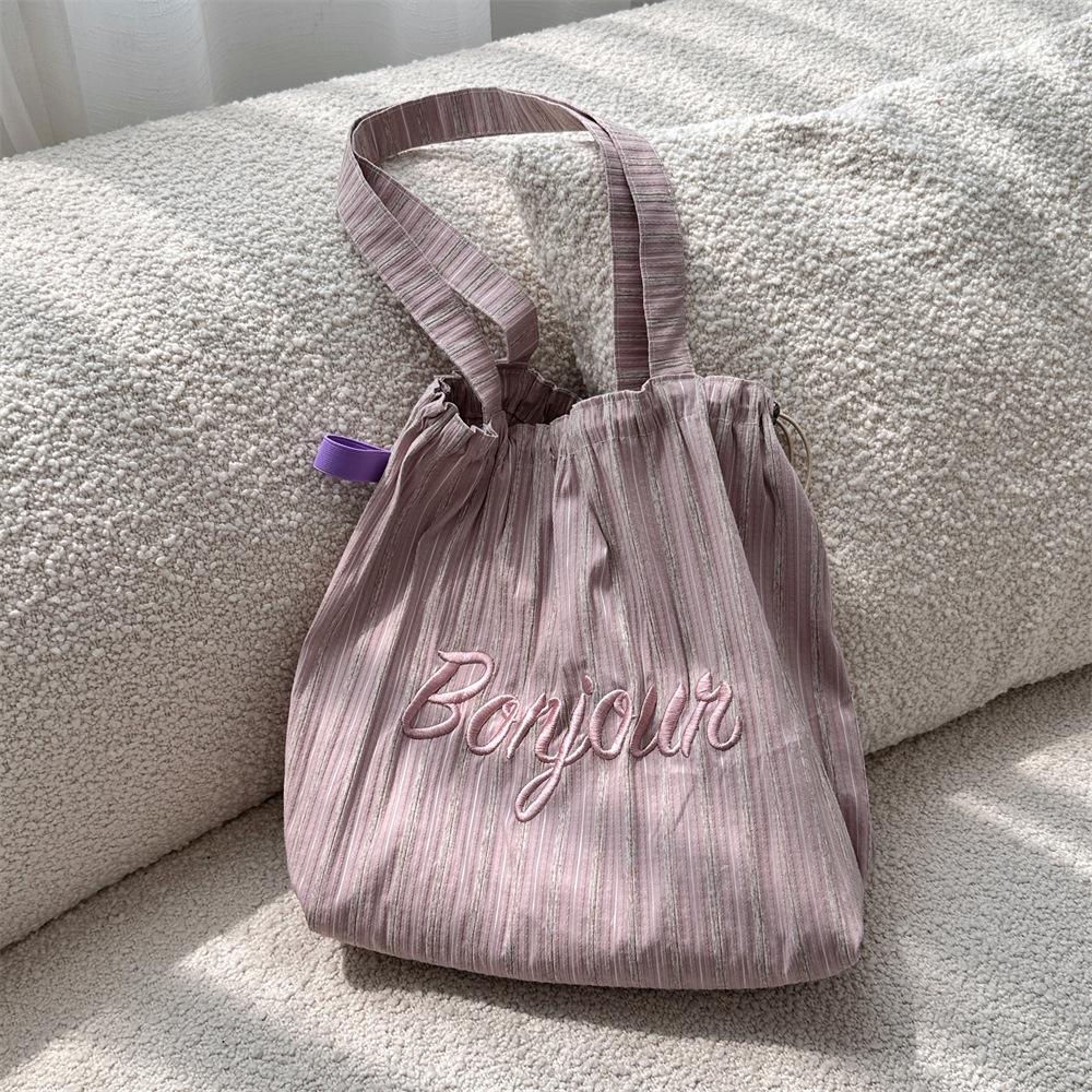 Letter Embroidered Female Shoulder Bag Women s Vintage Striped Tote Bag Large Capacity Lightweight Drawstring Girls Shopping Bag рожевий
Letter Embroidered Female Shoulder Bag Women s Vintage Striped Tote Bag Large Capacity Lightweight Drawstring Girls Shopping Bag рожевий