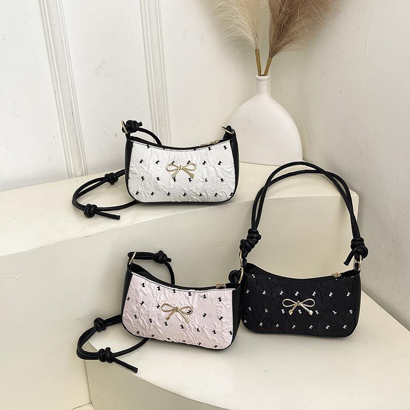 Korean version of the ladies commuter handbag - large capacity bow soft durable crossbody bag casual fashion chic senior sense of bag
Korean version of the ladies commuter handbag - large capacity bow soft durable crossbody bag casual fashion chic senior sense of bag