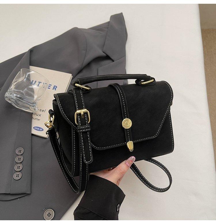 Handbag Bag Women s 2026 New High-value Versatile Commuter Matte Shoulder Bags Simple Design Casual Messenger Bag
Handbag Bag Women s 2026 New High-value Versatile Commuter Matte Shoulder Bags Simple Design Casual Messenger Bag