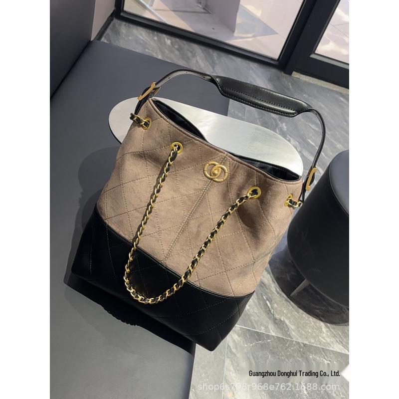 Luxury Suede Quilted Diamond Handbag: Women s 2026 Chain Single Shoulder & Crossbody Bag
Luxury Suede Quilted Diamond Handbag: Women s 2026 Chain Single Shoulder & Crossbody Bag