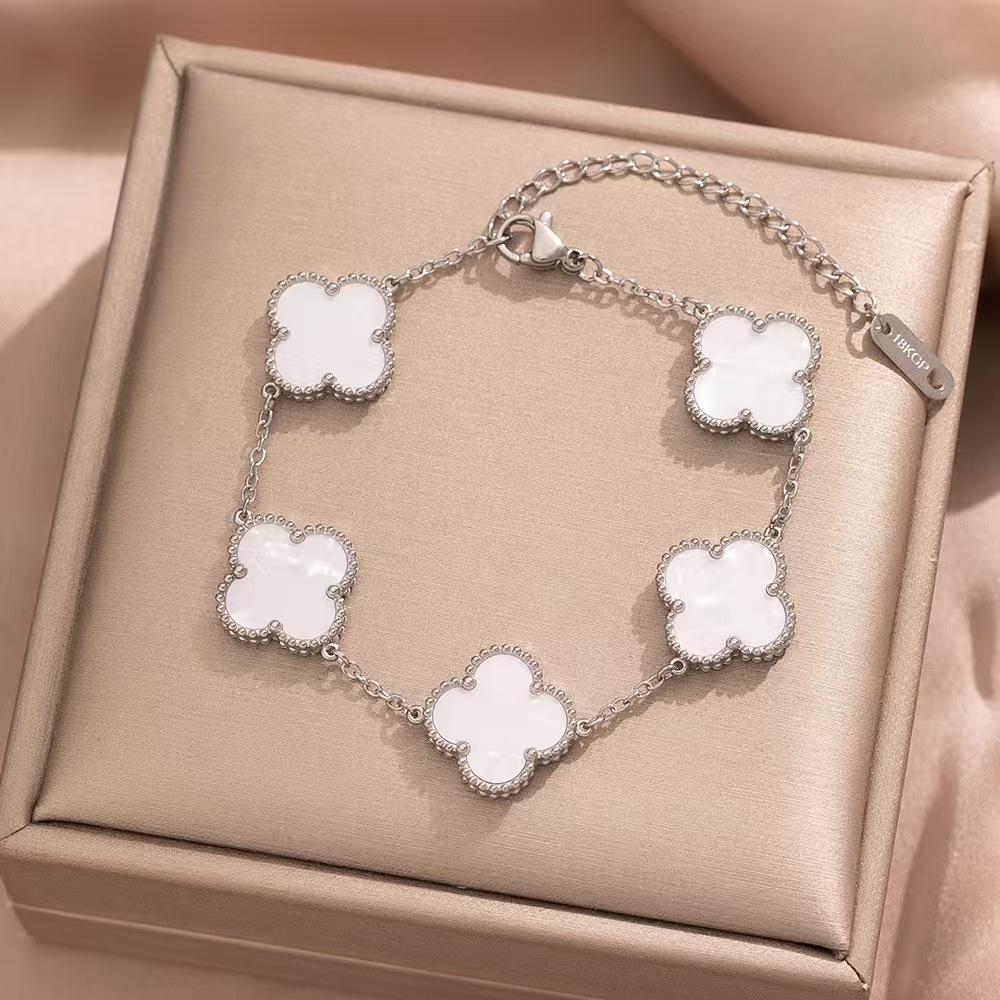 Браслет 15 мм класса люкс из 18-каратного золота, двухсторонний, с клевером-четырехлистником на удачу, модная цепочка для ключиц в стиле легкой роскоши с пятью цветами из ракушки, браслет из титановой стали OL белый
Браслет 15 мм класса люкс из 18-каратного золота, двухсторонний, с клевером-четырехлистником на удачу, модная цепочка для ключиц в стиле легкой роскоши с пятью цветами из ракушки, браслет из титановой стали OL белый