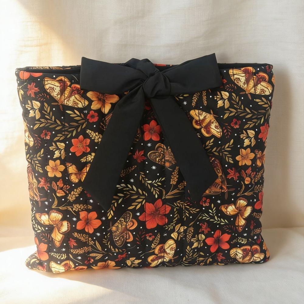 Large Capacity Floral Book Storage Bag Lightweight Pastel Design Makeup Bag Multifunctional Portable Quilted Design Bag
Large Capacity Floral Book Storage Bag Lightweight Pastel Design Makeup Bag Multifunctional Portable Quilted Design Bag