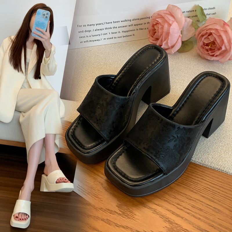 European thick heel square heel women s shoes new fashion word with sandals thick sole waterproof table square head high heel slippers 35 чорний
European thick heel square heel women s shoes new fashion word with sandals thick sole waterproof table square head high heel slippers 35 чорний