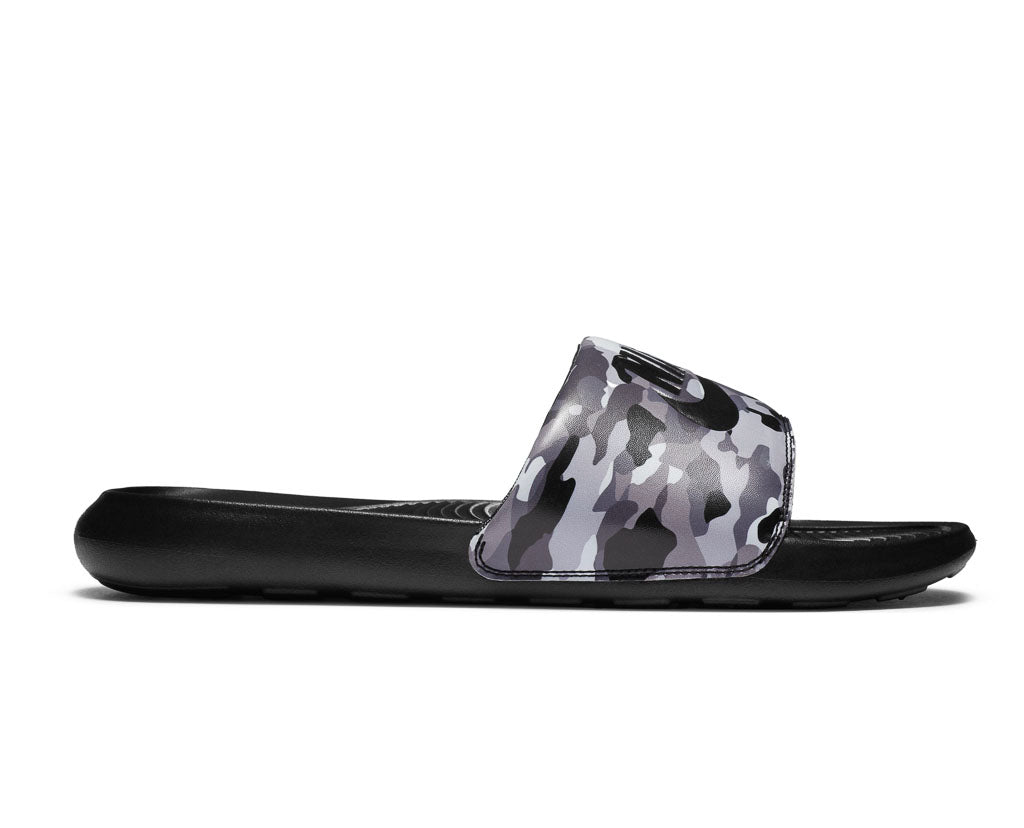 Nike Victori One 38.5 / Серый / Синтетика