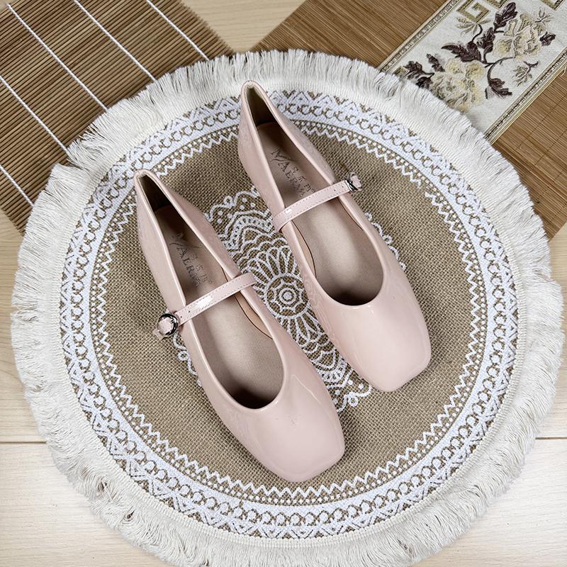 Fashion Flat Shoes for Women 2025 Spring Autumn Red Patent Leather Square Toe Retro Mary Jane Large Size Casual Women s Shoes 42 43 44 41 тілесний
Fashion Flat Shoes for Women 2025 Spring Autumn Red Patent Leather Square Toe Retro Mary Jane Large Size Casual Women s Shoes 42 43 44 41 тілесний