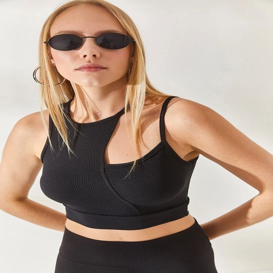 Укороченная вельветовая блузка с декольте New iSezon Blouse
Укороченная вельветовая блузка с декольте New iSezon Blouse