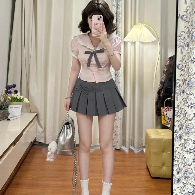 Women s College Style Bow Shirt & Pleated Skirt Set - Doll Collar, Short Sleeves, High Waist, Slimming, Trendy Summer Outfit L
Women s College Style Bow Shirt & Pleated Skirt Set - Doll Collar, Short Sleeves, High Waist, Slimming, Trendy Summer Outfit L
