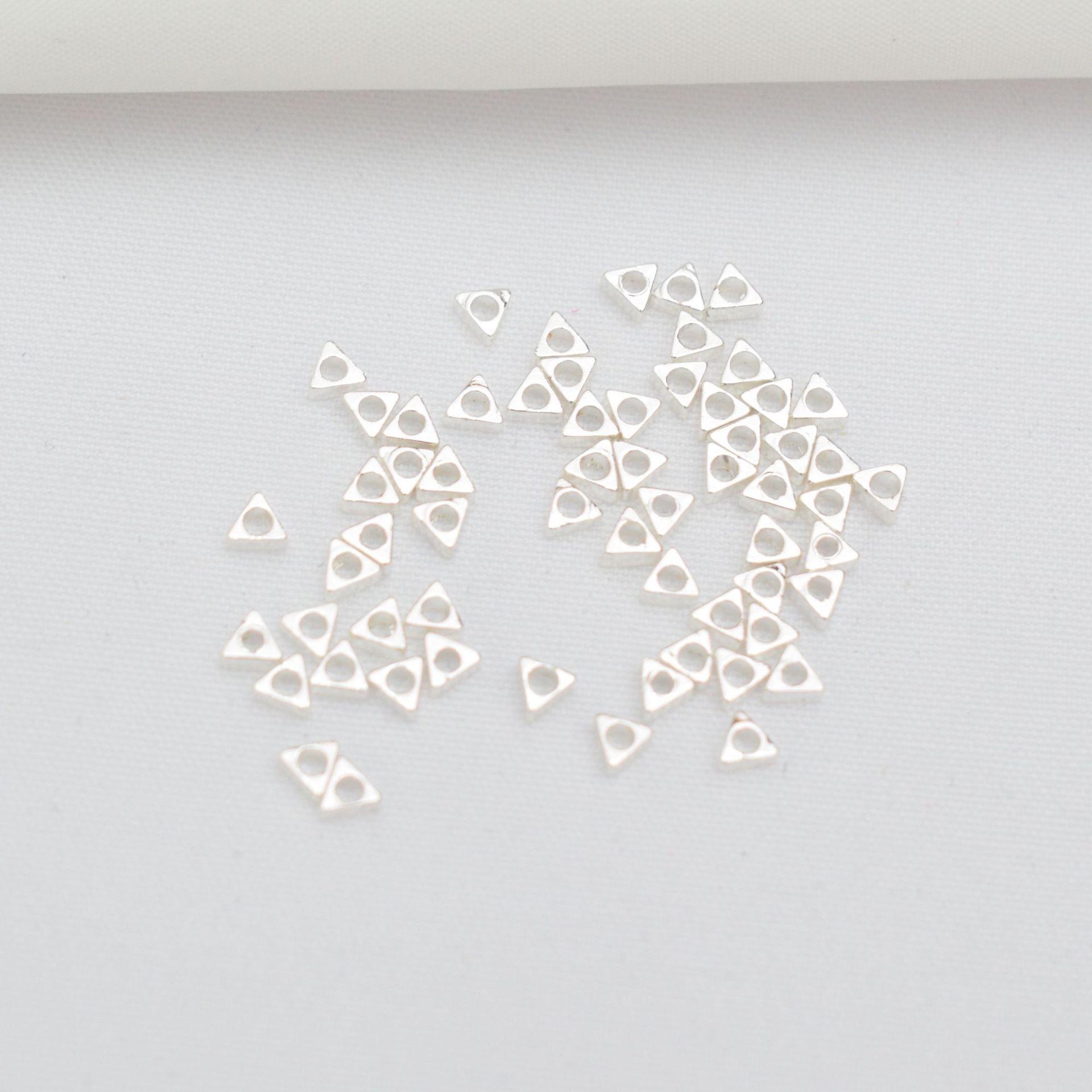 100 шт. 18К позолоченные бусины с сохранением цвета, мелкие бусины из битого золота, 14К позолоченные треугольные бусины, сделай сам плетеный браслет из веревки, бусины из битого серебра
100 шт. 18К позолоченные бусины с сохранением цвета, мелкие бусины из битого золота, 14К позолоченные треугольные бусины, сделай сам плетеный браслет из веревки, бусины из битого серебра