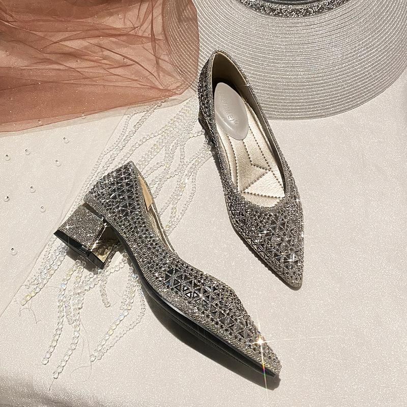 Остроносые туфли на плоской подошве женские 2025 лето новые с мелким вырезом со стразами темпераментные универсальные мягкая поверхность увеличение высоты удобные жом 43
Остроносые туфли на плоской подошве женские 2025 лето новые с мелким вырезом со стразами темпераментные универсальные мягкая поверхность увеличение высоты удобные жом 43