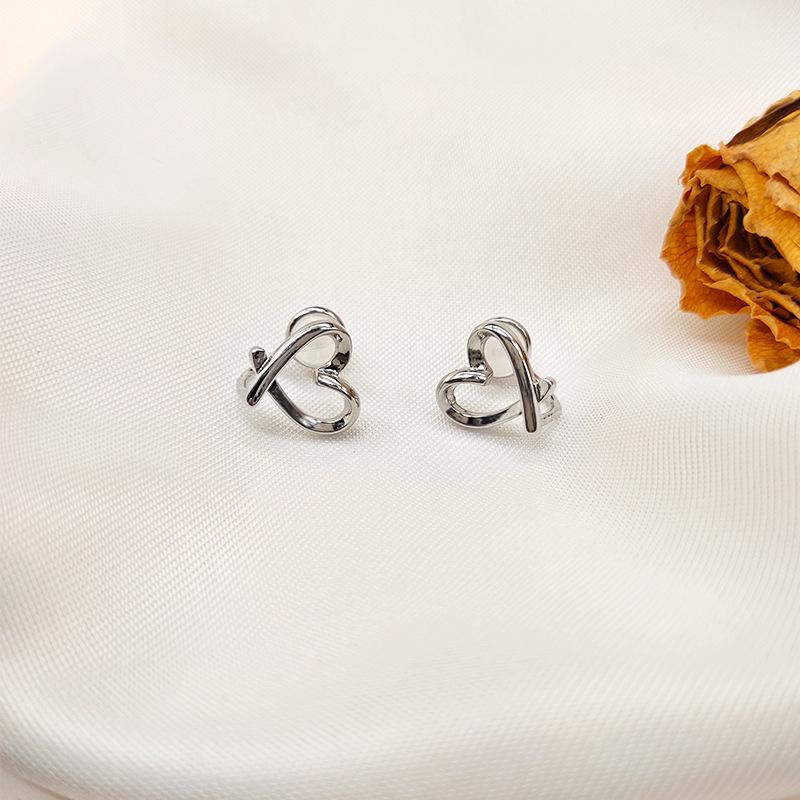 Painless Mosquito Coil Holder Clip-on Heart Earrings for Women - Simple, Versatile, and Gentle Design срібний
Painless Mosquito Coil Holder Clip-on Heart Earrings for Women - Simple, Versatile, and Gentle Design срібний