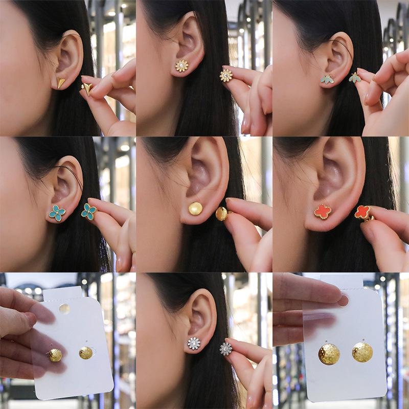 Luxurious Four-Leaf Clover Stud Earrings: European-American Style, Fashionable and Unique Design for Women 18K Gold
Luxurious Four-Leaf Clover Stud Earrings: European-American Style, Fashionable and Unique Design for Women 18K Gold