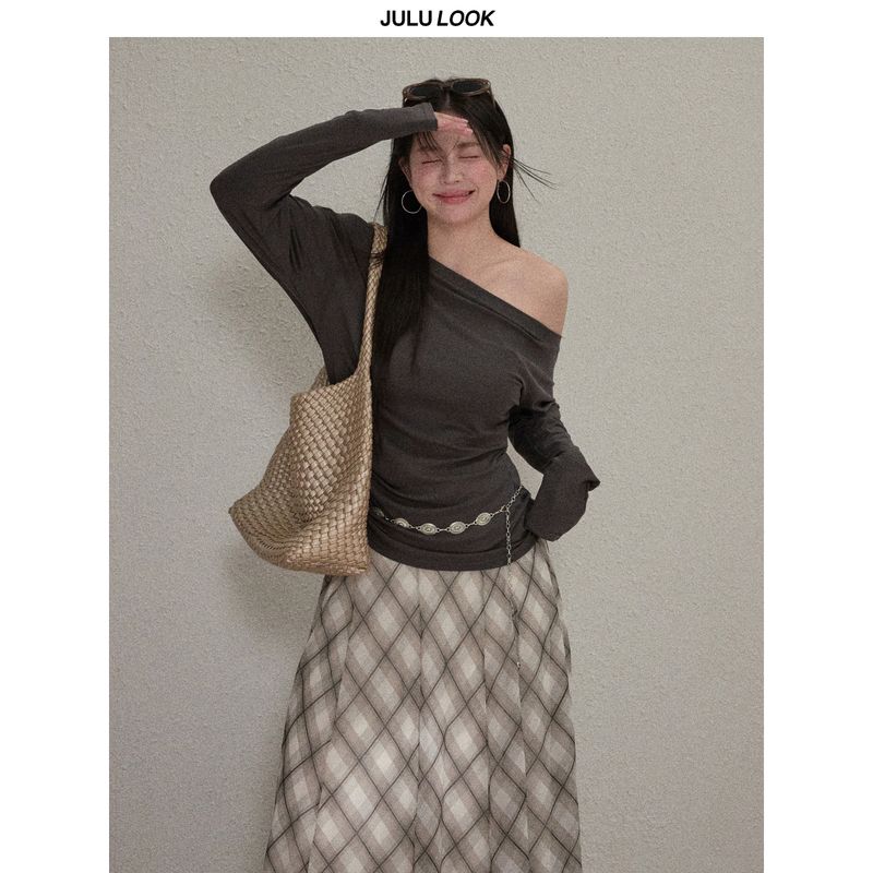 Julu Studio Kyoto Pine and Cypress Plus-Size Lazy Style Off-Shoulder Long-Sleeve T-Shirt/Plaid Skirt Set Gray Top M
Julu Studio Kyoto Pine and Cypress Plus-Size Lazy Style Off-Shoulder Long-Sleeve T-Shirt/Plaid Skirt Set Gray Top M