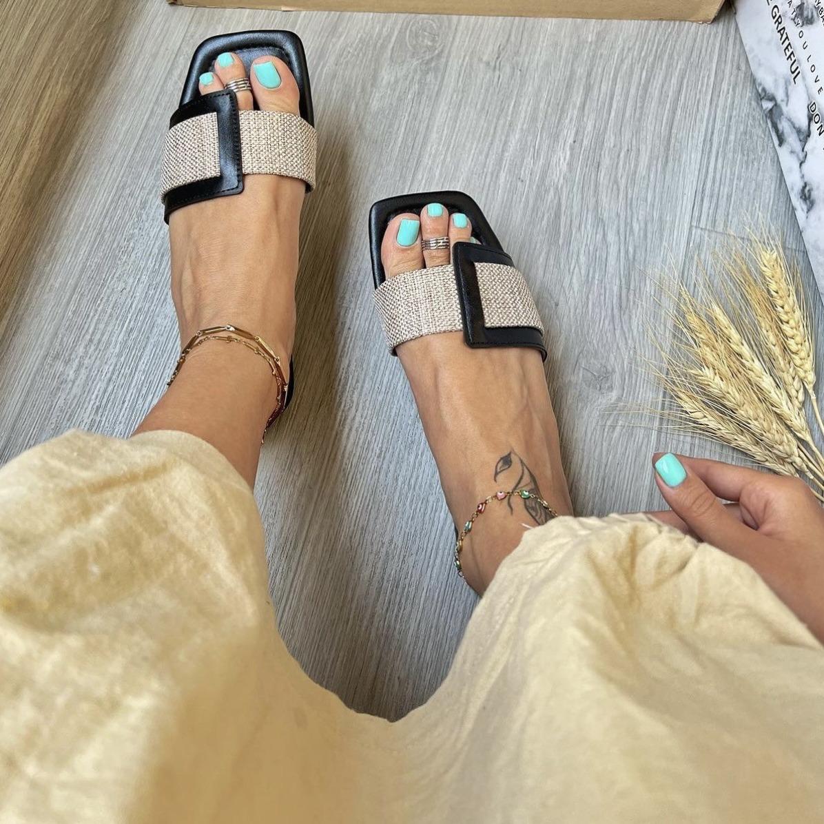 2025 summer square head flat bottom simple one-character outer wear color matching soft bottom beach cool slippers women 43 коричневий
2025 summer square head flat bottom simple one-character outer wear color matching soft bottom beach cool slippers women 43 коричневий