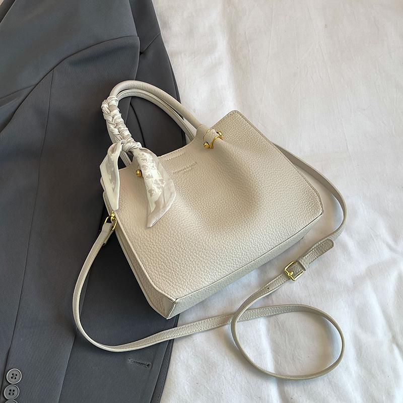 High Quality Lady Briefcase Branded Women Bag Solid Color Leather Handbag Tote High Capacity Shoulder Crossbody Bag Retro Bolsos 30cm))
High Quality Lady Briefcase Branded Women Bag Solid Color Leather Handbag Tote High Capacity Shoulder Crossbody Bag Retro Bolsos 30cm))