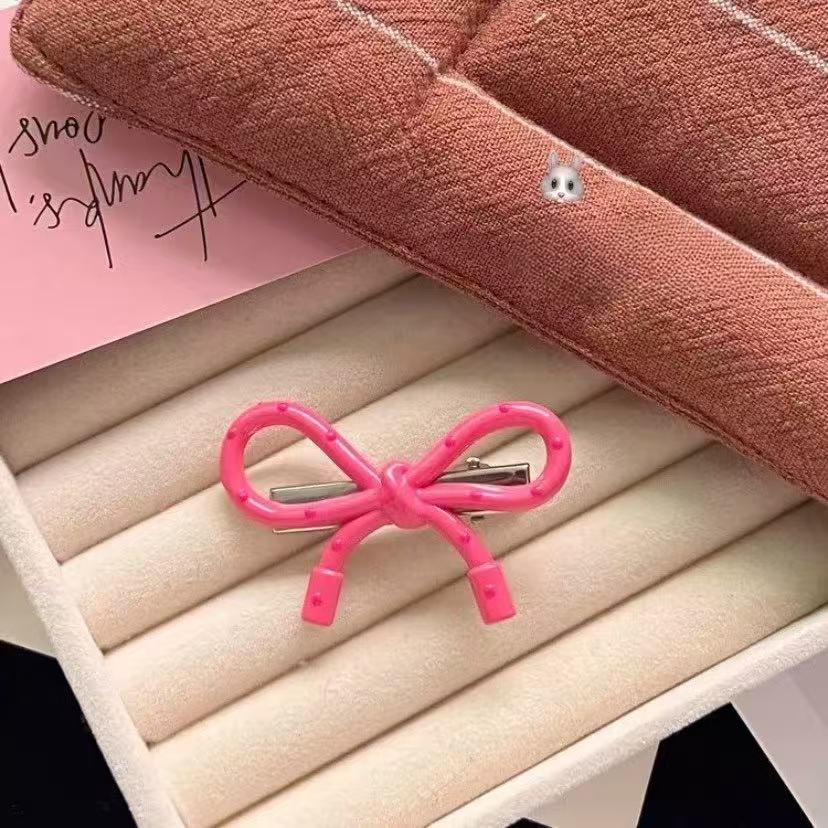 Дитячий затискач для волосся в корейському стилі з полірованого металу з бантиком у горошок для чубчика
Дитячий затискач для волосся в корейському стилі з полірованого металу з бантиком у горошок для чубчика