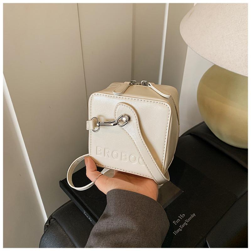 Retro niche underarm bag women s spring and autumn new trendy style portable large-capacity bag білий
Retro niche underarm bag women s spring and autumn new trendy style portable large-capacity bag білий