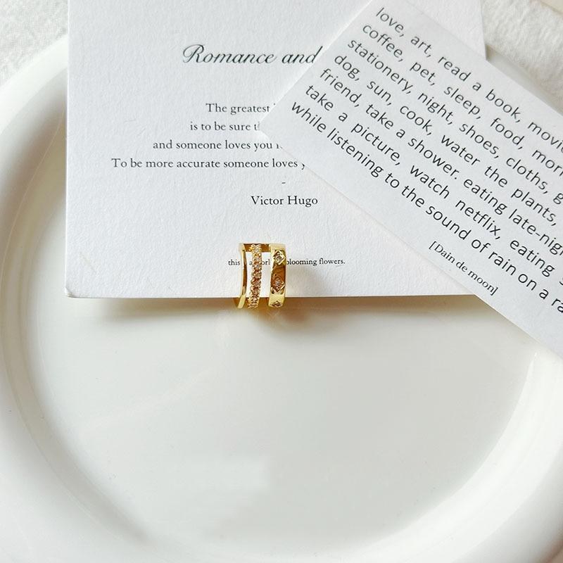 1 шт. Модный и креативный многослойный круглый клипс для козелка уха с инкрустацией цирконом, нейтральный и простой геометрический, повседневное ювелирное украшение, подарок золотой
1 шт. Модный и креативный многослойный круглый клипс для козелка уха с инкрустацией цирконом, нейтральный и простой геометрический, повседневное ювелирное украшение, подарок золотой