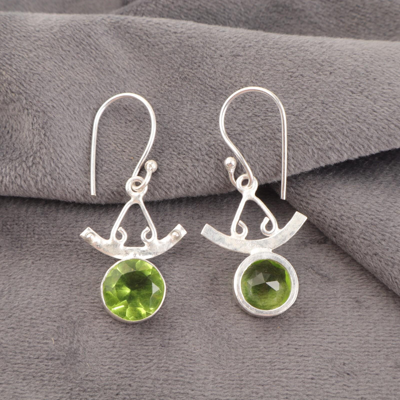 Natural Peridot Gemstone 925 Sterling Silver Jewelry Handcrafted Earrings 1.63 EE-152-13
Natural Peridot Gemstone 925 Sterling Silver Jewelry Handcrafted Earrings 1.63 EE-152-13