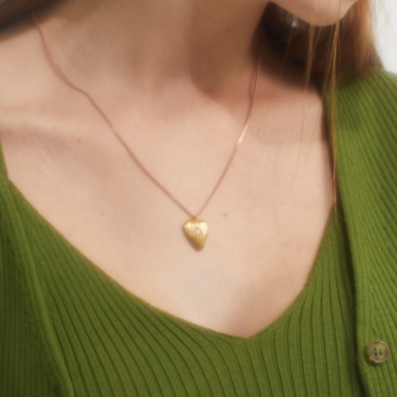 BOLDIERE Pink Heart leaf necklace_ N18 Gold
BOLDIERE Pink Heart leaf necklace_ N18 Gold