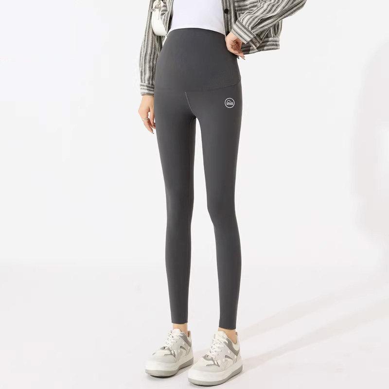 Maternity Seamless Shark Leggings with Tummy Support - Plus Size Yoga Pants for Spring/Autumn Large - 110-135 lbs
Maternity Seamless Shark Leggings with Tummy Support - Plus Size Yoga Pants for Spring/Autumn Large - 110-135 lbs