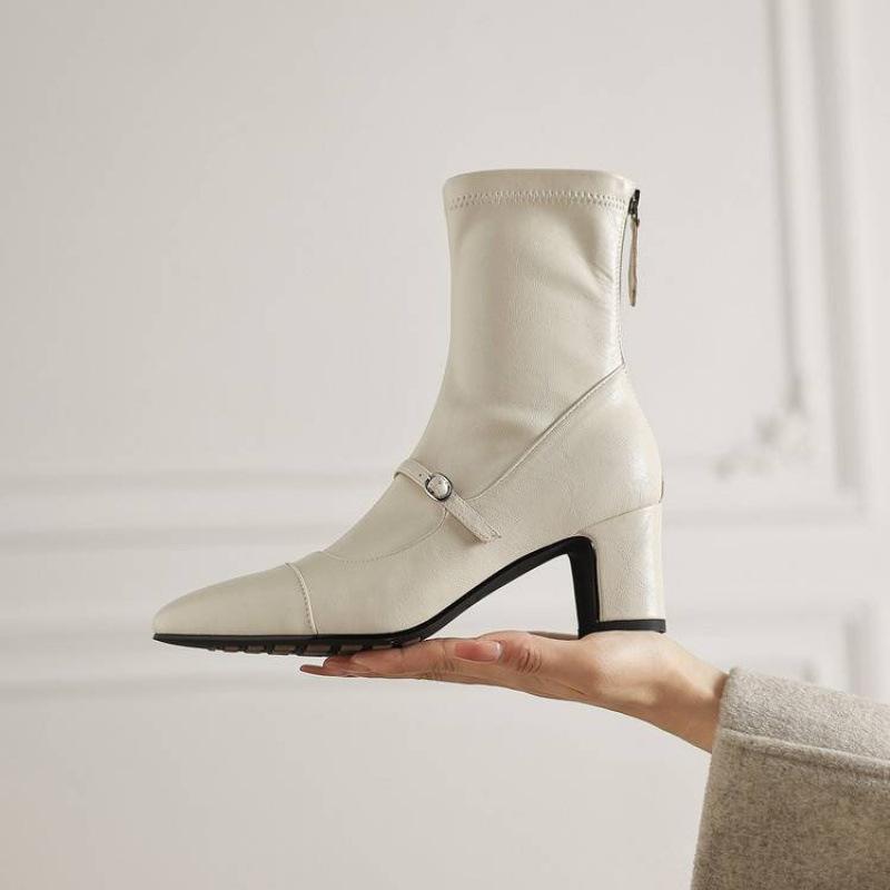 Autumn and winter leather Martin boots round head rear zipper high heel large size women s boots square heel new cowhide low boots women s 40
Autumn and winter leather Martin boots round head rear zipper high heel large size women s boots square heel new cowhide low boots women s 40